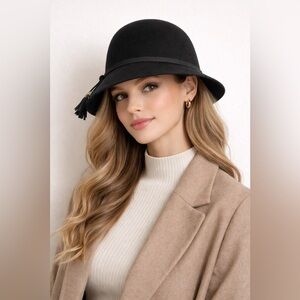Nine West Black Felt Cloche Hat with Tassel Tie – NWT